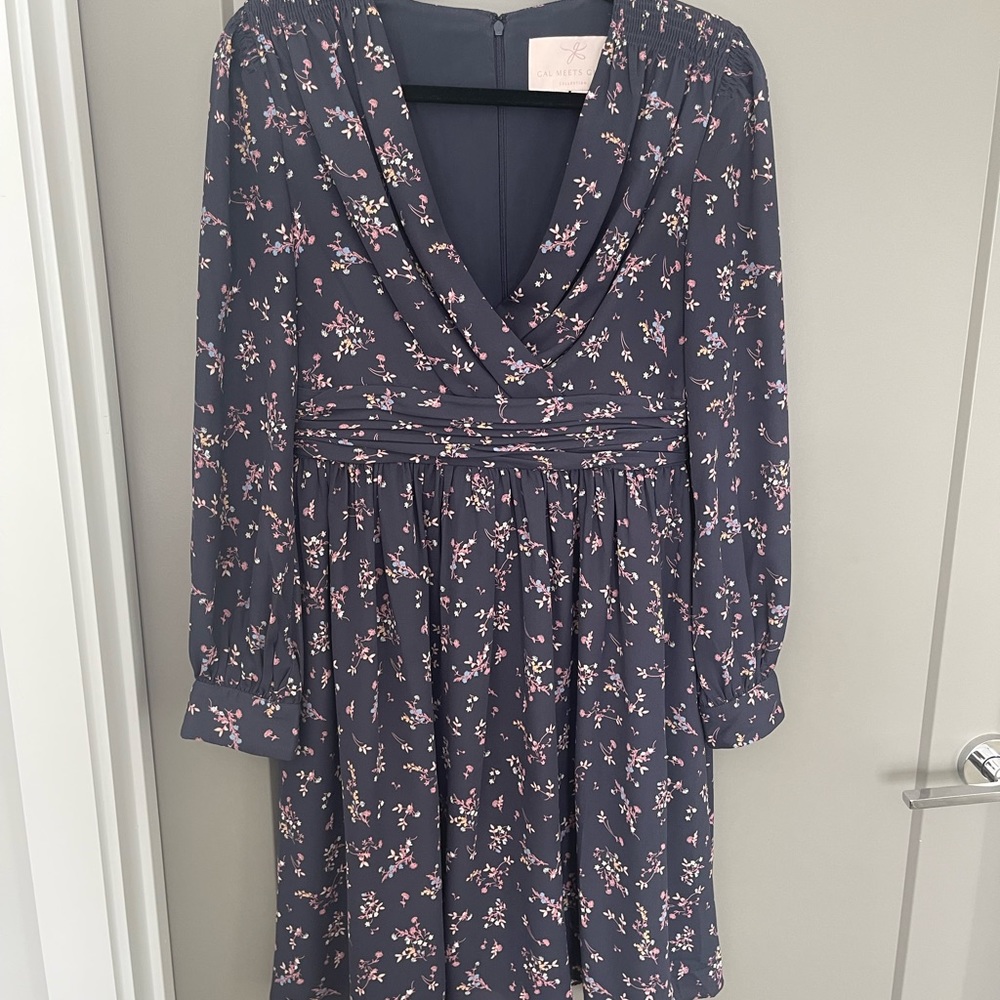 Gal Meets Glam Kelsey Crepe Dress - Navy Floral (Like New) - Picture 3 of 6